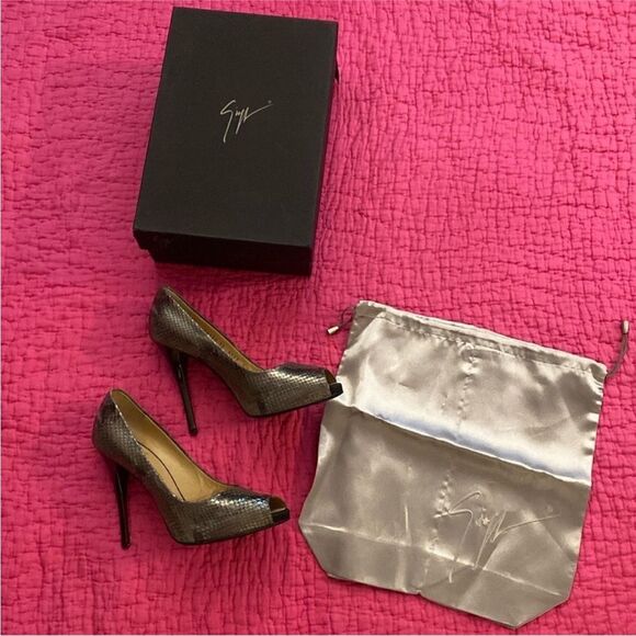 Giuseppe Zanotti Black Stiletto Heels with Pointed Toe, US9 - Picture 1 of 13